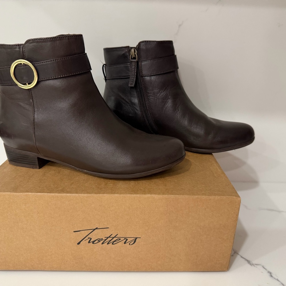 Trotters Melody Boot 7.5 M. Dark Brown Ankle Booties BIG DISCOUNT
